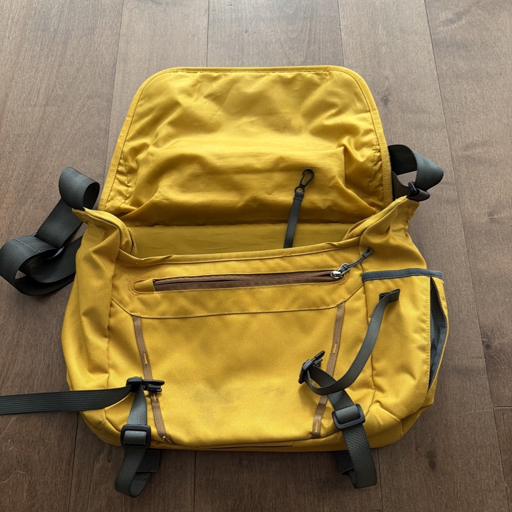 Patagonia Messenger Bag Crossbody Travel Computer Bag Mustard Medium - Picture 4 of 6